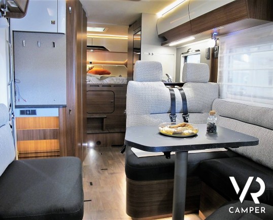 Hymer BMC-I 550: camper nuovo motorhome 5 posti omologati, su meccanica Mercedes-Benz 170 CV, con 5 posti omologati. Dotato di Pacchetto Comfort, Pacchetto Chassis.