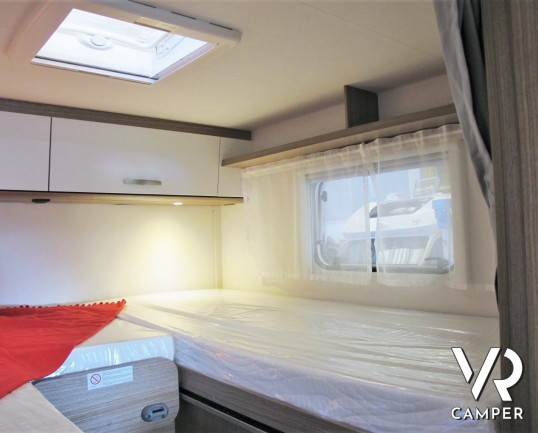 Carado V337: camper nuovo edizione speciale "Europa Edition 15", con 2 posti letto, letti gemelli posteriori e garage. Su motore Citroen 140 CV.