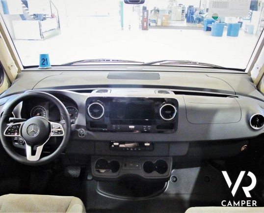 Hymer BMC-I 680: camper nuovo motorhome su Mercedes Benz 170 CV, con letti gemelli e garage, patente C. In vendita da VR CAMPER a Torino - Druento.