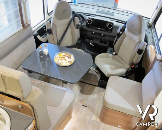 Hymer BMC-I 680: camper nuovo motorhome su Mercedes Benz 170 CV, con letti gemelli e garage, patente C. In vendita da VR CAMPER a Torino - Druento.