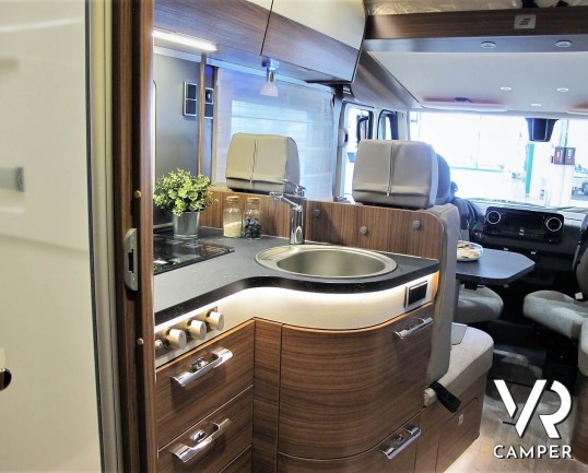 Hymer BMC-I 680: camper nuovo motorhome su Mercedes Benz 170 CV, con letti gemelli e garage, patente C. In vendita da VR CAMPER a Torino - Druento.