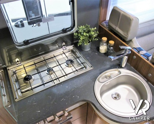 Hymer BMC-I 680: camper nuovo motorhome su Mercedes Benz 170 CV, con letti gemelli e garage, patente C. In vendita da VR CAMPER a Torino - Druento.
