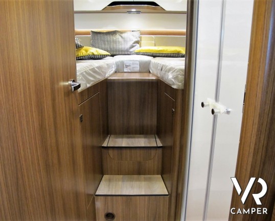 Hymer BMC-I 680: camper nuovo motorhome su Mercedes Benz 170 CV, con letti gemelli e garage, patente C. In vendita da VR CAMPER a Torino - Druento.