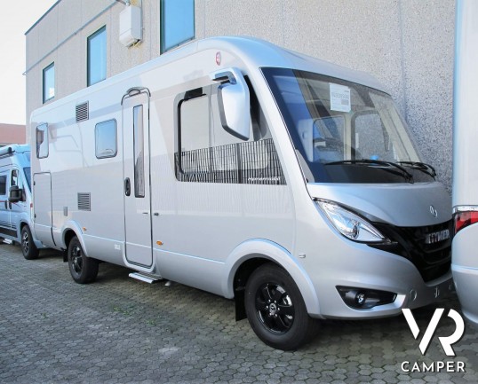 Hymer BMC-I 580 - camper nuovo motorhome colore Cristal, 4 posti omologati, con letti gemelli, frigorifero grande, oblò, garage. Su Fiat Ducato 170 CV