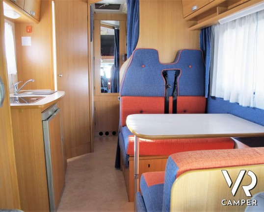 Rimor Katamarano - camper usato mansardato con 6 posti letto, dotato di veranda, piedini di stazionamento, portabici. Su Ford 2000. In vendita da VR Camper