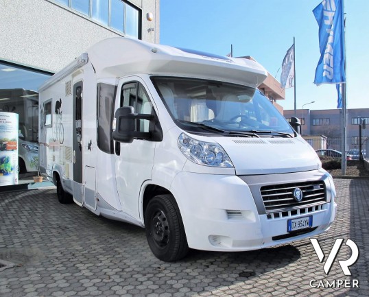 Elnagh Prince 508L: camper semintegrale usato con letto nautico e 3 posti letto, su motore Renault 160 CV. In vendita da VR Camper a Torino - Druento.