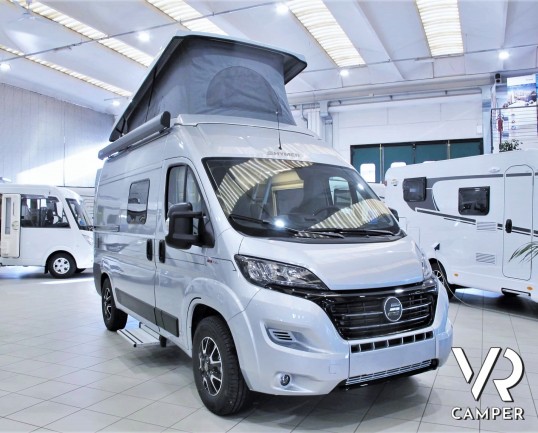 Hymer Van Ayers Rock: camper furgonato nuovo con letto sul tetto sollevabile, 4 posti letto, su Fiat Ducato 140 CV. In vendita da VR Camper a Torino.