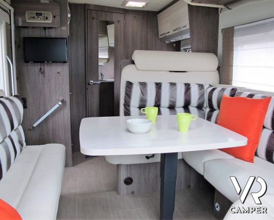 Burstner Ixeo Time 590 - Camper usato semintegrale 4 posti letto, con letto basculante, veranda e portamoto. Su motore Fiat Ducato 130 CV, pochi km. In vendita da VR Camper, Torino