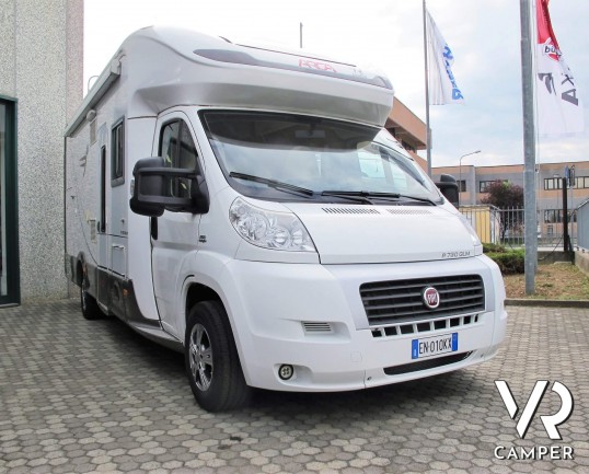 Arca Camper: semintergale usato con letto matrimoniale in coda e basculante, su Fiat Ducato 150 CV. In vendita da VR Camper a Torino - Druento.