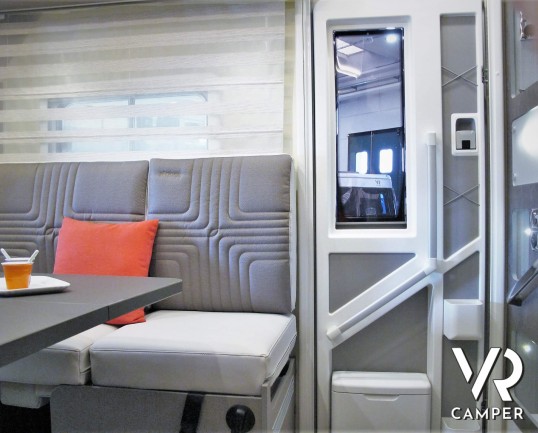 Burstner Lyseo TD 680 Privilège - Camper semintegrale nuovo con dinette face-to-face, letto basculante sopra dinette, bagno ampio posteriore, garage. In vendita da VR Camper a Torino.