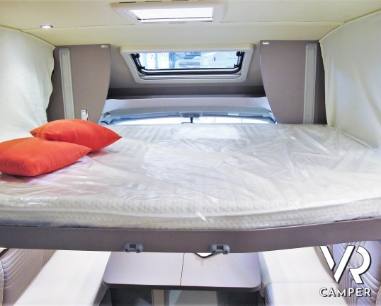 Burstner Lyseo TD 680 Privilège - Camper semintegrale nuovo con dinette face-to-face, letto basculante sopra dinette, bagno ampio posteriore, garage. In vendita da VR Camper a Torino.