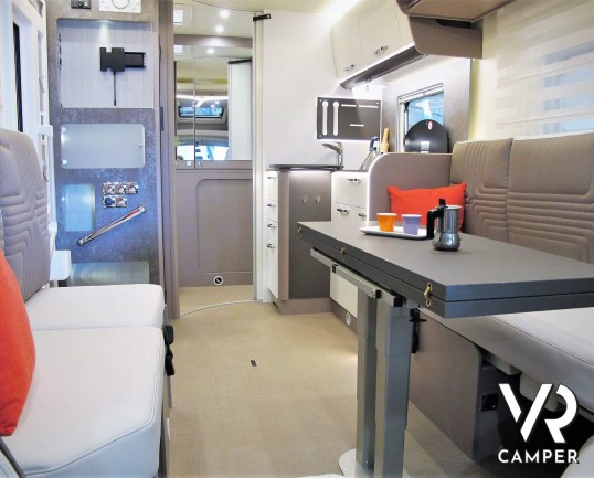Burstner Lyseo TD 680 Privilège - Camper semintegrale nuovo con dinette face-to-face, letto basculante sopra dinette, bagno ampio posteriore, garage. In vendita da VR Camper a Torino.