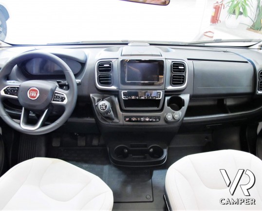 Burstner Lyseo TD 680 Privilège - Camper semintegrale nuovo con dinette face-to-face, letto basculante sopra dinette, bagno ampio posteriore, garage. In vendita da VR Camper a Torino.