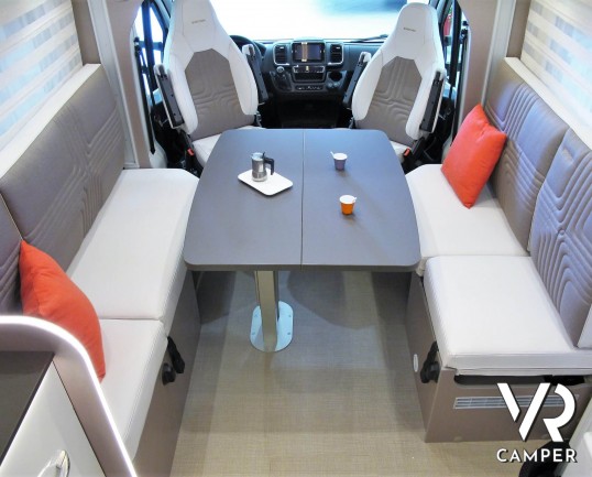Burstner Lyseo TD 680 Privilège - Camper semintegrale nuovo con dinette face-to-face, letto basculante sopra dinette, bagno ampio posteriore, garage. In vendita da VR Camper a Torino.