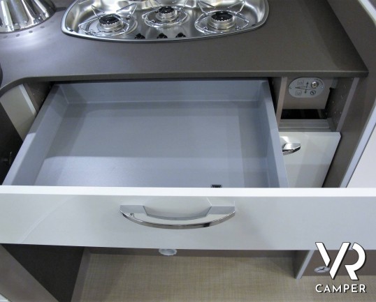 Burstner Lyseo TD 680 Privilège - Camper semintegrale nuovo con dinette face-to-face, letto basculante sopra dinette, bagno ampio posteriore, garage. In vendita da VR Camper a Torino.