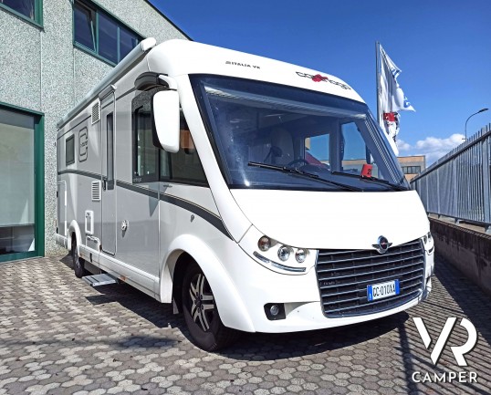 Carthago I 144 QB - Camper motorhome usato, recente e con pochi km, ben accessoriato. Letto matrimoniale in coda e letto basculante, per 4 posti letto. SU Fiat Ducato 160 CV.