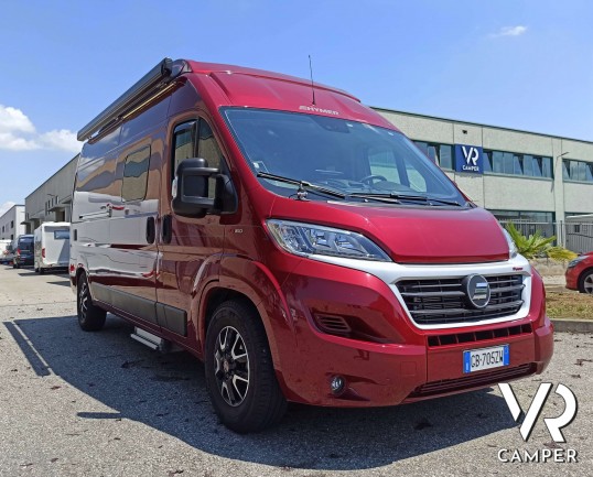 Hymer Van Grand Canyon - Camper furgonato usato con cambio automatico, tetto sollevabile e 4 posti letto, colore Rosso Profondo, anno 2020. Su Fiat Ducato 160 CV