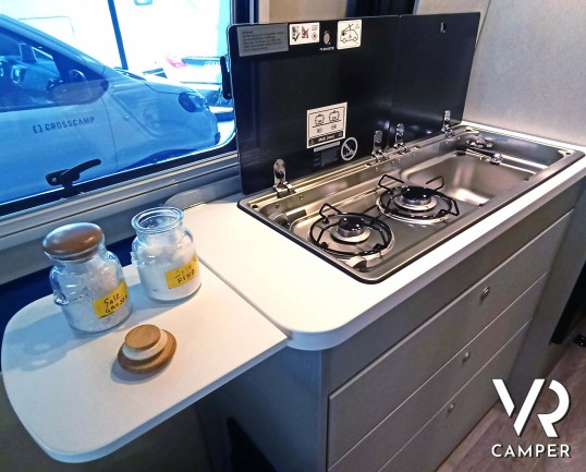 Hymer Van Free 600 S - camper furgonato nuovo su base Mercedes-Benz Sprinter, 170 CV. Dotato di tetto sollevabile e 4 posti letto. In visione da VR Camper