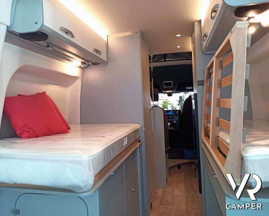 Hymer Van Free 600 S - camper furgonato nuovo su base Mercedes-Benz Sprinter, 170 CV. Dotato di tetto sollevabile e 4 posti letto. In visione da VR Camper