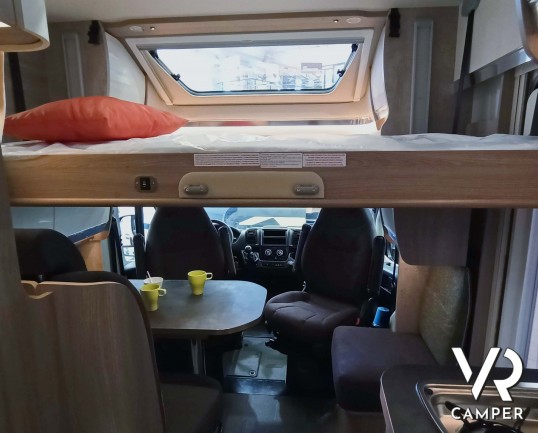 Laika Ecovip L 2009 - Camper nuovo semintegrale con letti gemelli trasformabili in matrimoniale e basculante elettrico. In visione da VR Camper a Torino, Druento