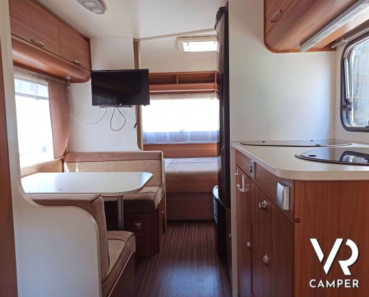 Adria Altea 542 PK - Caravan usata con 6 posti letto, anno 2015, dotata di antenna tv, portabici e stabilizzatore sul timone. In vendita da VR Camper a Torino - Druento.