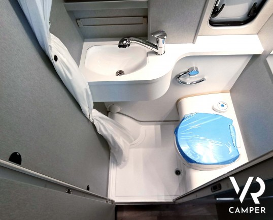 Hymer Van Free 600 S - camper furgonato nuovo su base Mercedes-Benz Sprinter, 170 CV. Dotato di tetto sollevabile e 4 posti letto. In visione da VR Camper