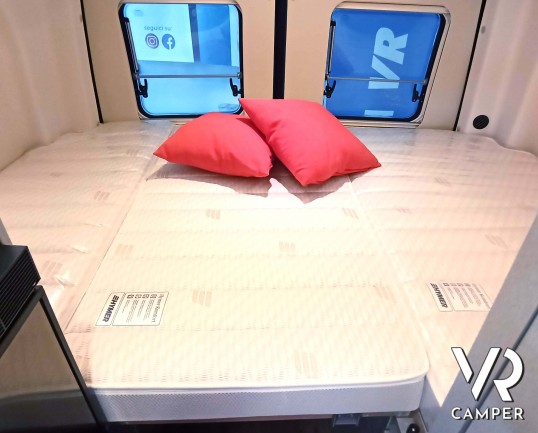 Hymer Van Free 600 S - camper furgonato nuovo su base Mercedes-Benz Sprinter, 170 CV. Dotato di tetto sollevabile e 4 posti letto. In visione da VR Camper