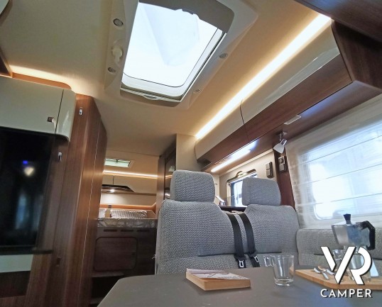 Hymer B-MC I 550 Whiteline - camper nuovo motorhome con letto matrimoniale + basculante, accessoriato con pacchetto WhiteLine, su Mercedes-Benz 170 CV. Da VR Camper a Torino - Druento.