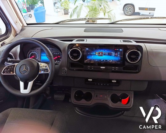 Hymer B-MC I 550 Whiteline - camper nuovo motorhome con letto matrimoniale + basculante, accessoriato con pacchetto WhiteLine, su Mercedes-Benz 170 CV. Da VR Camper a Torino - Druento.