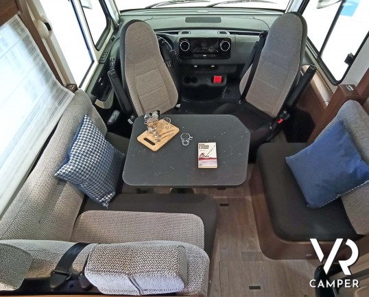 Hymer B-MC I 550 Whiteline - camper nuovo motorhome con letto matrimoniale + basculante, accessoriato con pacchetto WhiteLine, su Mercedes-Benz 170 CV. Da VR Camper a Torino - Druento.