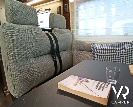 Hymer B-MC I 550 Whiteline - camper nuovo motorhome con letto matrimoniale + basculante, accessoriato con pacchetto WhiteLine, su Mercedes-Benz 170 CV. Da VR Camper a Torino - Druento.