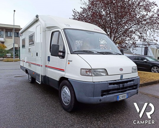 Arca Arcadia 4.3: camper semintegrale usato di lunghezza inferiore ai 7 metri. Su Fiat Ducato 2,8 JTD. In vendita da VR Camper a Torino - Druento.