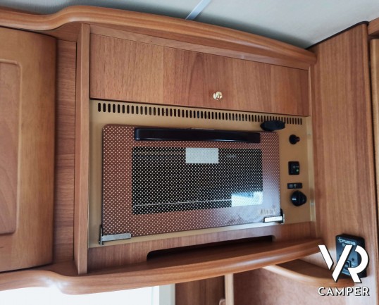 Arca Arcadia 4.3: camper semintegrale usato di lunghezza inferiore ai 7 metri. Su Fiat Ducato 2,8 JTD. In vendita da VR Camper a Torino - Druento.