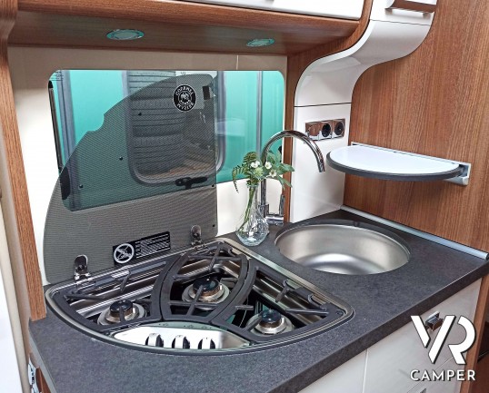 Carthago C-Tourer I 141 - Carthago C-Tourer I 141: camper motorhome compatto, ex noleggio, con letti gemelli in coda e garage. In vendita da VR Camper a Torino