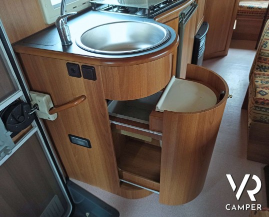 Arca Arcadia 4.3: camper semintegrale usato di lunghezza inferiore ai 7 metri. Su Fiat Ducato 2,8 JTD. In vendita da VR Camper a Torino - Druento.