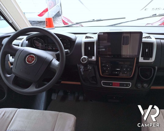 Carthago C-Tourer I 141 - Carthago C-Tourer I 141: camper motorhome compatto, ex noleggio, con letti gemelli in coda e garage. In vendita da VR Camper a Torino