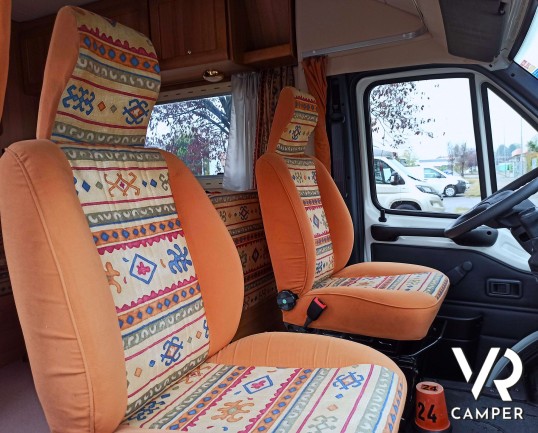 Arca Arcadia 4.3: camper semintegrale usato di lunghezza inferiore ai 7 metri. Su Fiat Ducato 2,8 JTD. In vendita da VR Camper a Torino - Druento.