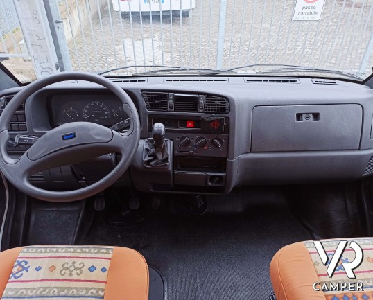 Arca Arcadia 4.3: camper semintegrale usato di lunghezza inferiore ai 7 metri. Su Fiat Ducato 2,8 JTD. In vendita da VR Camper a Torino - Druento.