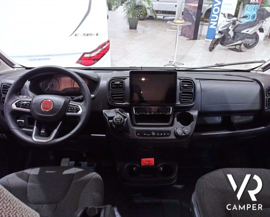 Hymer Van FREE 540 "Blue Evolution" - Furgonato con tetto sollevabile e 4 posti letto, su Fiat Ducato 140 CV. In vendita da VR Camper a Torino - Druento.