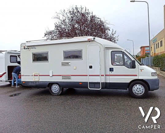 Arca Arcadia 4.3: camper semintegrale usato di lunghezza inferiore ai 7 metri. Su Fiat Ducato 2,8 JTD. In vendita da VR Camper a Torino - Druento.