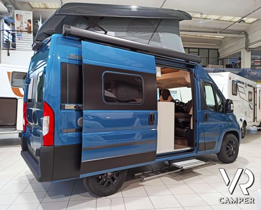 Hymer Van FREE 540 "Blue Evolution" - Furgonato con tetto sollevabile e 4 posti letto, su Fiat Ducato 140 CV. In vendita da VR Camper a Torino - Druento.