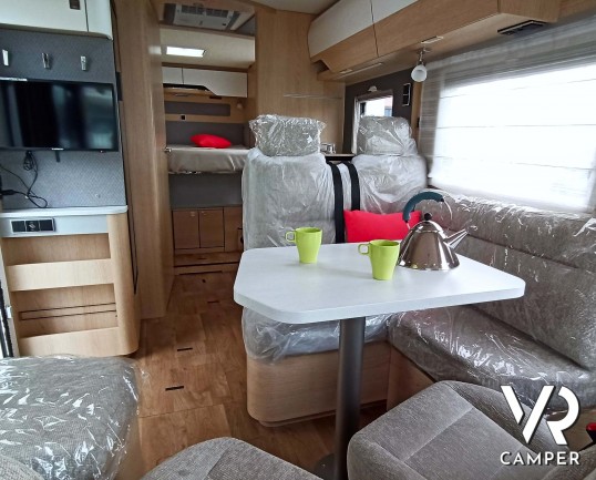 Hymer B MC-I 690: Camper motorhome ex noleggio con letto nautico, bagno e doccia separati, doppio pavimento, 4 posti, patente B. In esposizione da VR Camper.