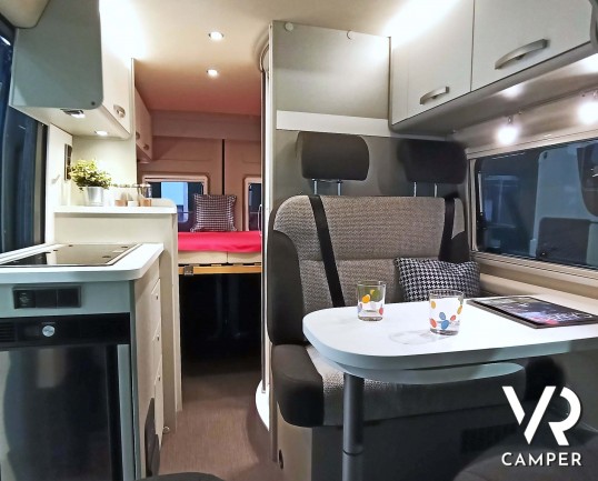 Hymer Van FREE 540 "Blue Evolution" - Furgonato con tetto sollevabile e 4 posti letto, su Fiat Ducato 140 CV. In vendita da VR Camper a Torino - Druento.