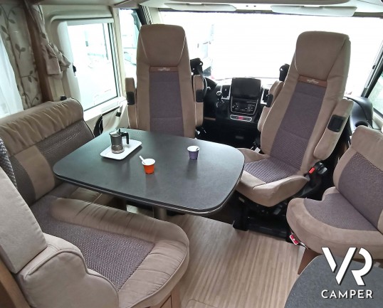Carthago C-Tourer I 141 - Carthago C-Tourer I 141: camper motorhome compatto, ex noleggio, con letti gemelli in coda e garage. In vendita da VR Camper a Torino