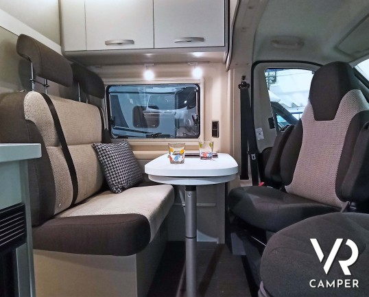 Hymer Van FREE 540 "Blue Evolution" - Furgonato con tetto sollevabile e 4 posti letto, su Fiat Ducato 140 CV. In vendita da VR Camper a Torino - Druento.