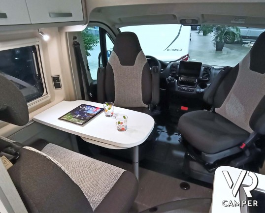 Hymer Van FREE 540 "Blue Evolution" - Furgonato con tetto sollevabile e 4 posti letto, su Fiat Ducato 140 CV. In vendita da VR Camper a Torino - Druento.