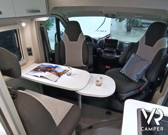 Hymer Van FREE 540 "Blue Evolution" - Furgonato con tetto sollevabile e 4 posti letto, su Fiat Ducato 140 CV. In vendita da VR Camper a Torino - Druento.