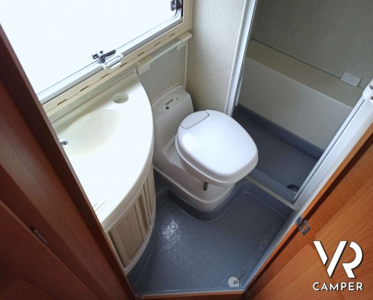 Arca Arcadia 4.3: camper semintegrale usato di lunghezza inferiore ai 7 metri. Su Fiat Ducato 2,8 JTD. In vendita da VR Camper a Torino - Druento.