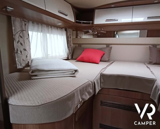 Carthago C-Tourer I 141 - Carthago C-Tourer I 141: camper motorhome compatto, ex noleggio, con letti gemelli in coda e garage. In vendita da VR Camper a Torino
