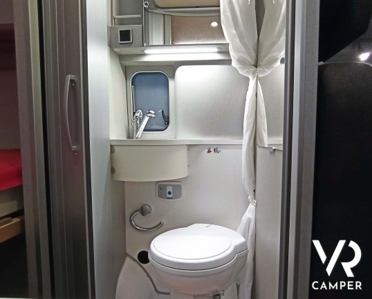 Hymer Van FREE 540 "Blue Evolution" - Furgonato con tetto sollevabile e 4 posti letto, su Fiat Ducato 140 CV. In vendita da VR Camper a Torino - Druento.